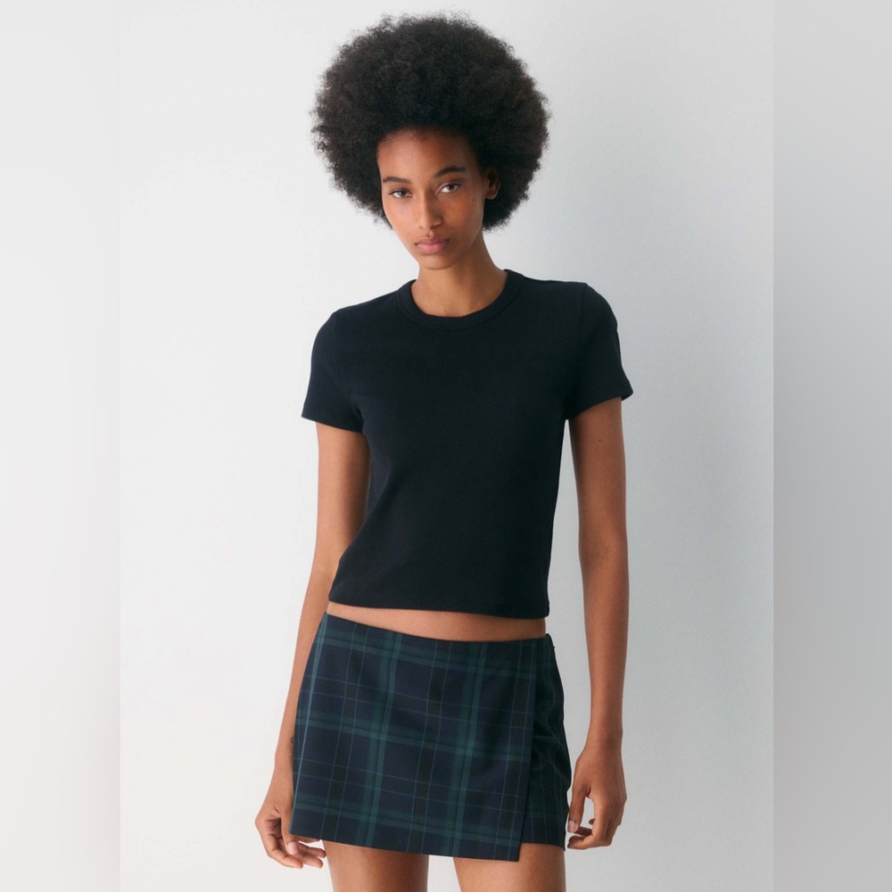 Aritzia Sunday Best BestHug Little Ribbed T-Shirt Black - Picture 2 of 5